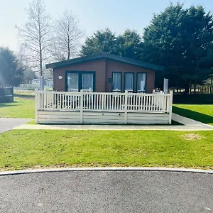 Hawthorne With Hot Tub Holiday home York