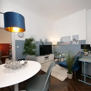  Apartment Stylish City Center