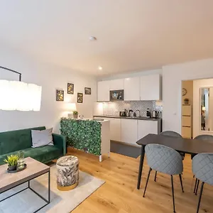  Apartment Modern Center
