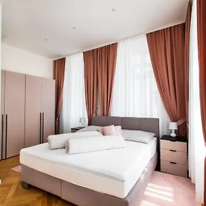  Apartment Royal Residences