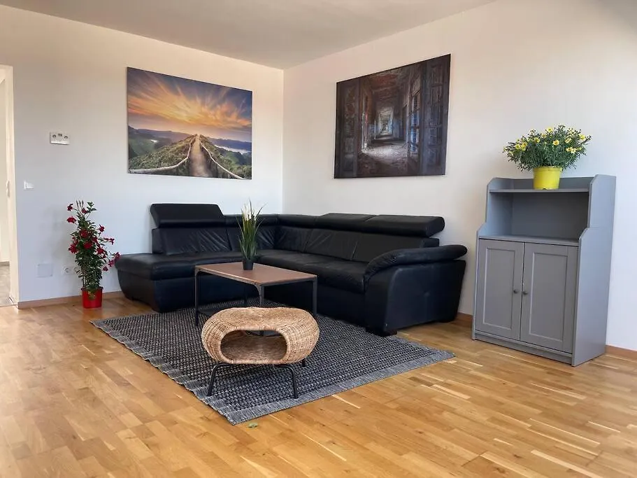Appartamento Dachgeschoss Fuer 4 Mit Terrasse Vienna