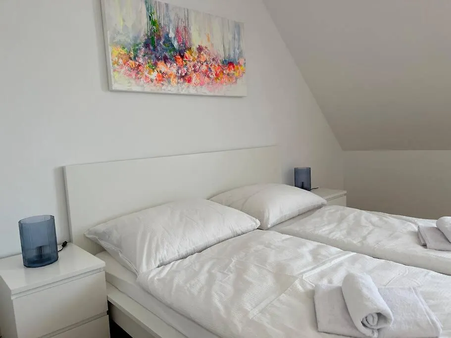 Dachgeschoss Fuer 4 Mit Terrasse Apartment Viena