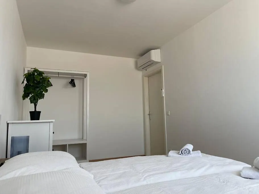 Dachgeschoss Fuer 4 Mit Terrasse Apartment Viena Austria