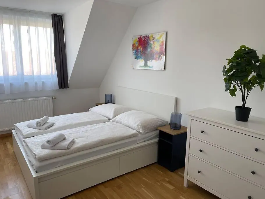 Dachgeschoss Fuer 4 Mit Terrasse Apartment Viena 0*,  Austria